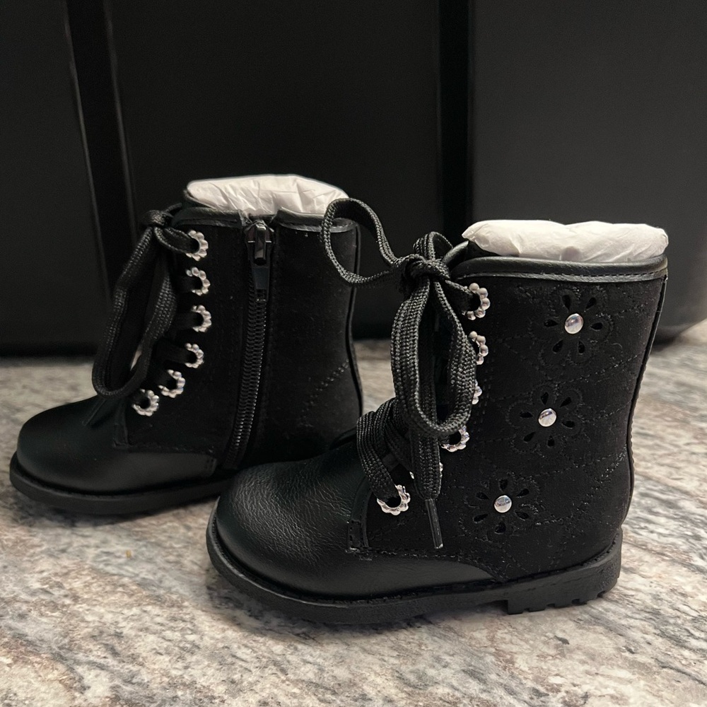 Black Toddler Boots with Floral Cutouts NWOT Size 6